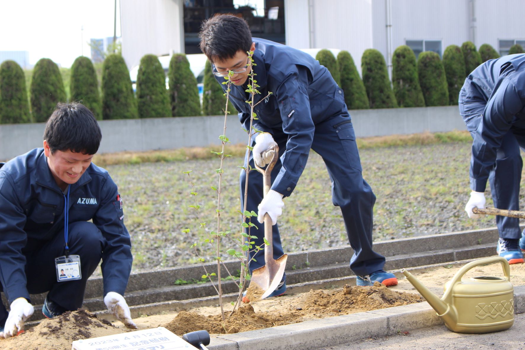 共に成長する毎年恒例の植樹式 東産業人事ブログ 
